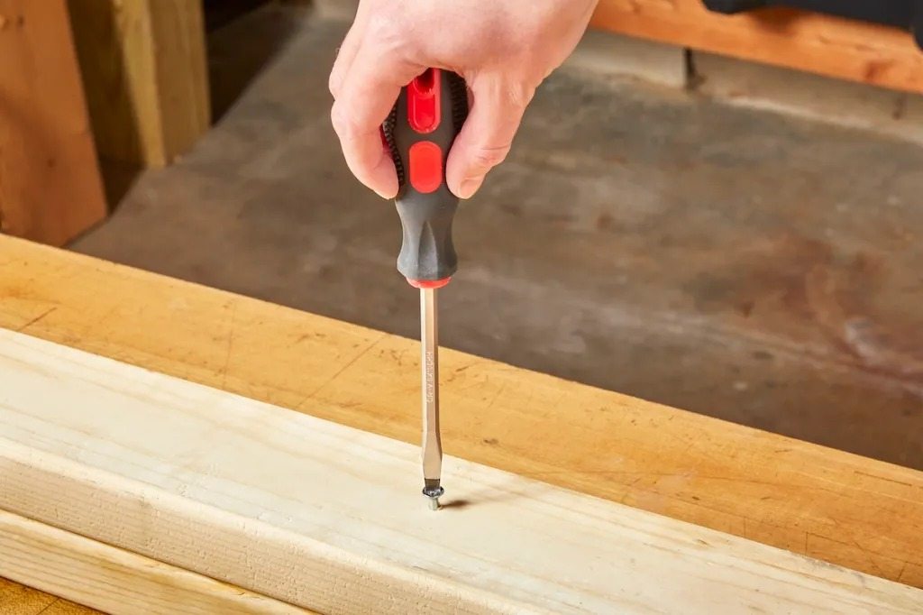 Flathead screwdriver and hammer technique