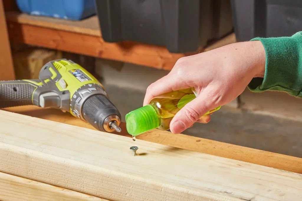 Applying penetrating oil to a screw