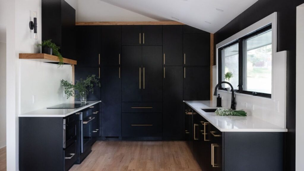 SW Tricorn Black kitchen